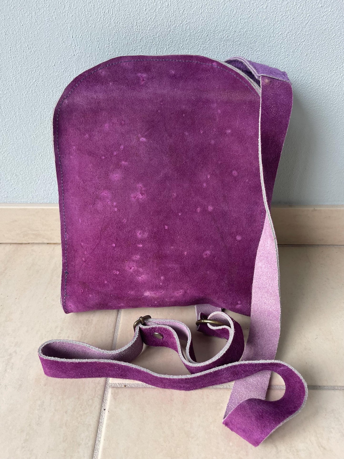 Leren Buiktas VanStoel#333 Paars | Handgemaakt van HERGEBRUIKT leer | duurzaam is beter