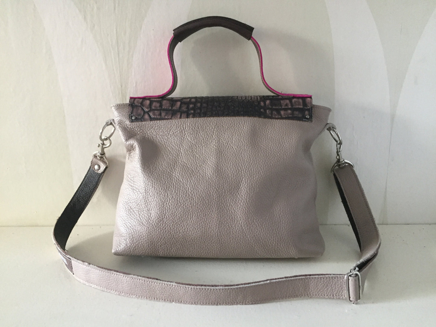 Schoudertas Handtas van Leer met Klep VanStoel#313 BRUIN | Handgemaakt van HERGEBRUIKT leer | duurzaam is beter