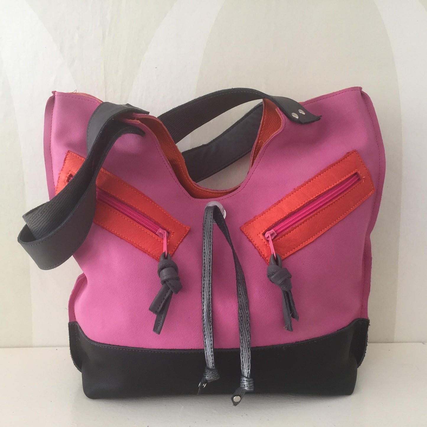 Schoudertas van Leer VanStoel#255 ROZE ZWART