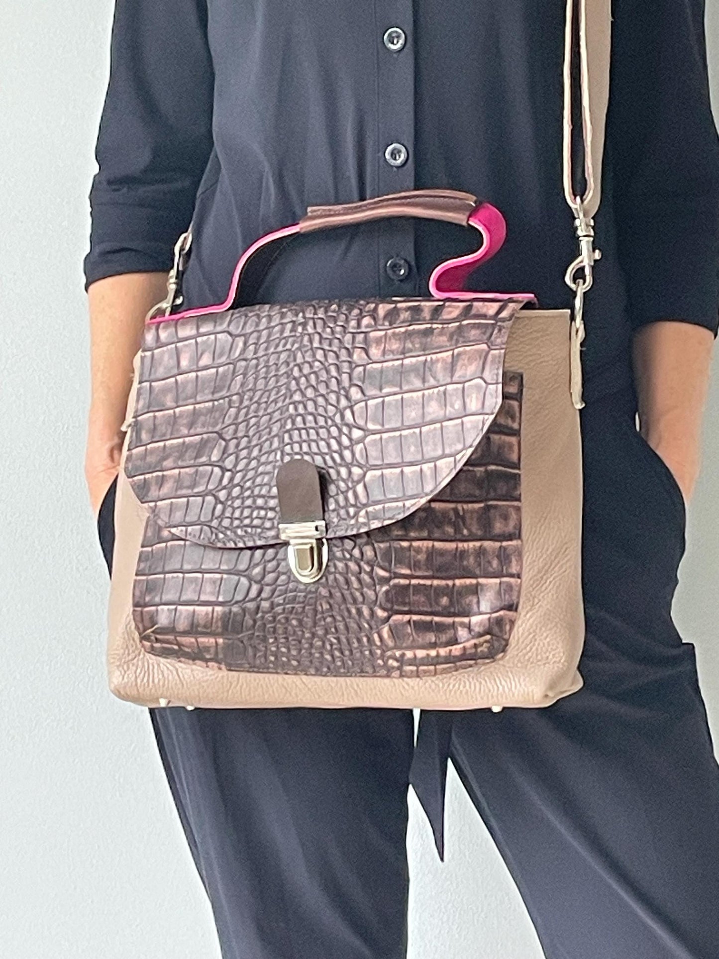 Schoudertas Handtas van Leer met Klep VanStoel#313 BRUIN | Handgemaakt van HERGEBRUIKT leer | duurzaam is beter