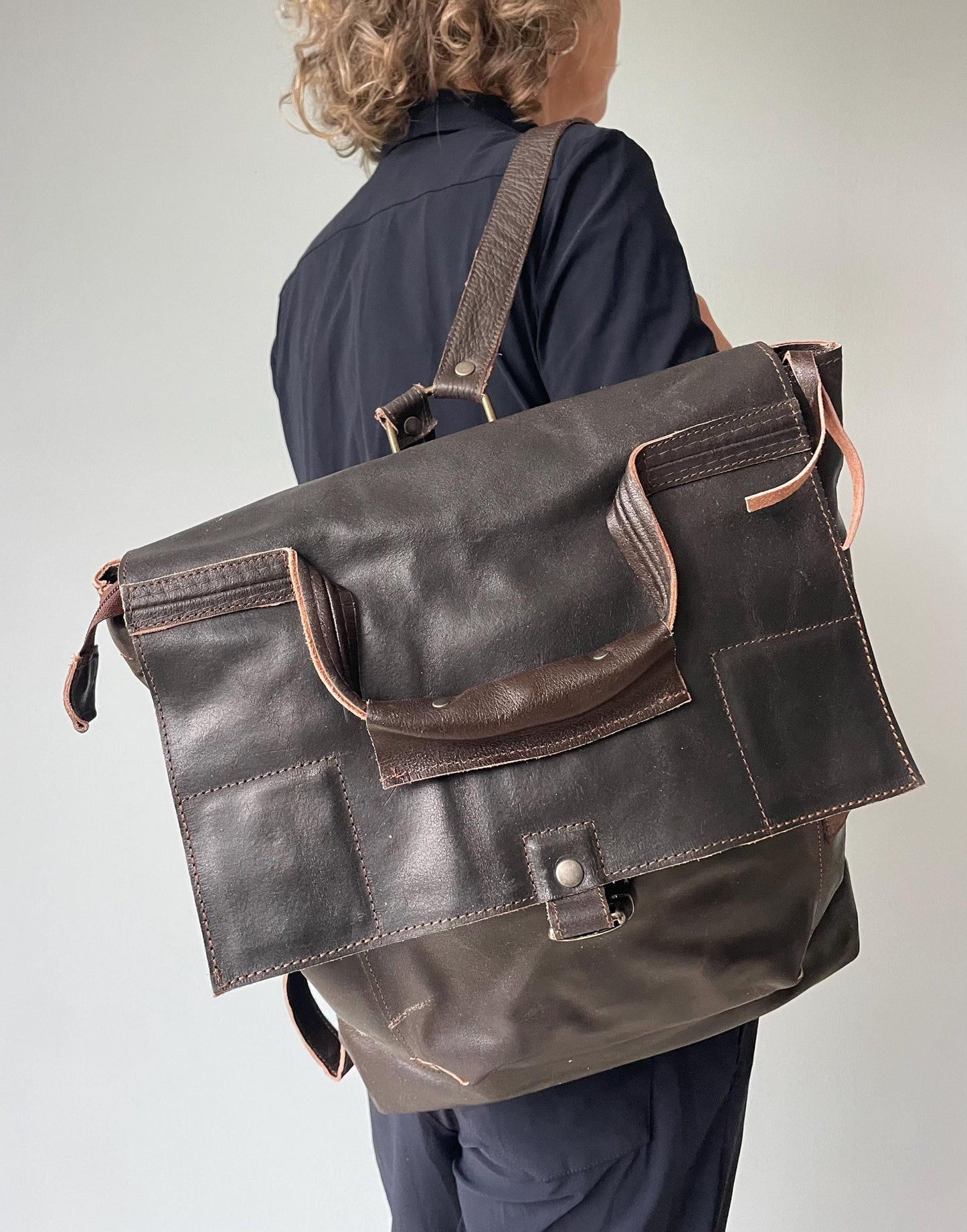 Leren Rugzak VanStoel#342 DONKER BRUIN | Handgemaakt van HERGEBRUIKT leer | duurzaam is beter