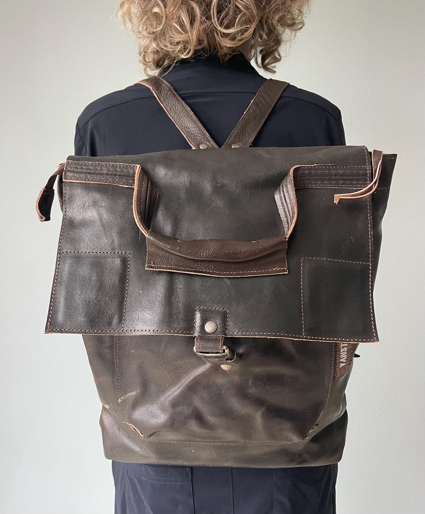 Leren Rugzak VanStoel#342 DONKER BRUIN | Handgemaakt van HERGEBRUIKT leer | duurzaam is beter