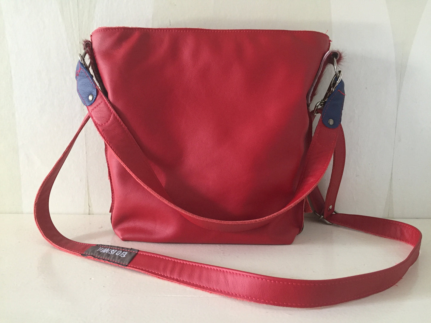 Schoudertas van Leer VanStoel#293 ROOD  | Handgemaakt van HERGEBRUIKT leer | duurzaam is beter