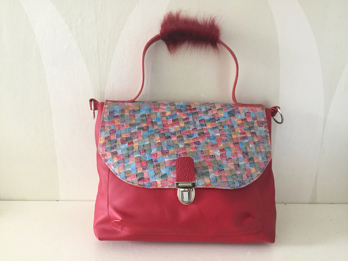 Schoudertas Handtas van Leer met Klep VanStoel#319 ROOD MULTICOLOR | Handgemaakt van HERGEBRUIKT leer | duurzaam is beter