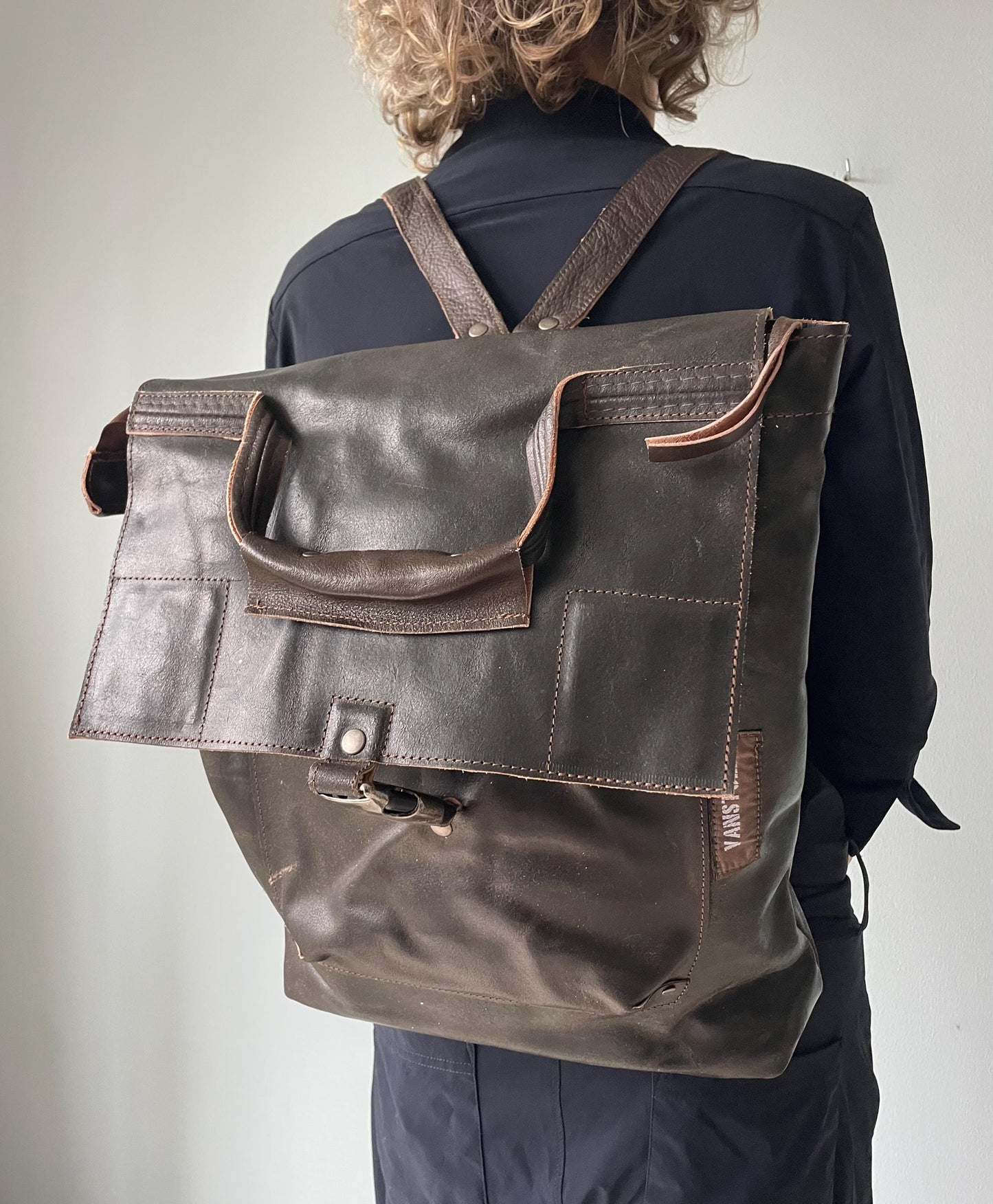 Leren Rugzak VanStoel#342 DONKER BRUIN | Handgemaakt van HERGEBRUIKT leer | duurzaam is beter