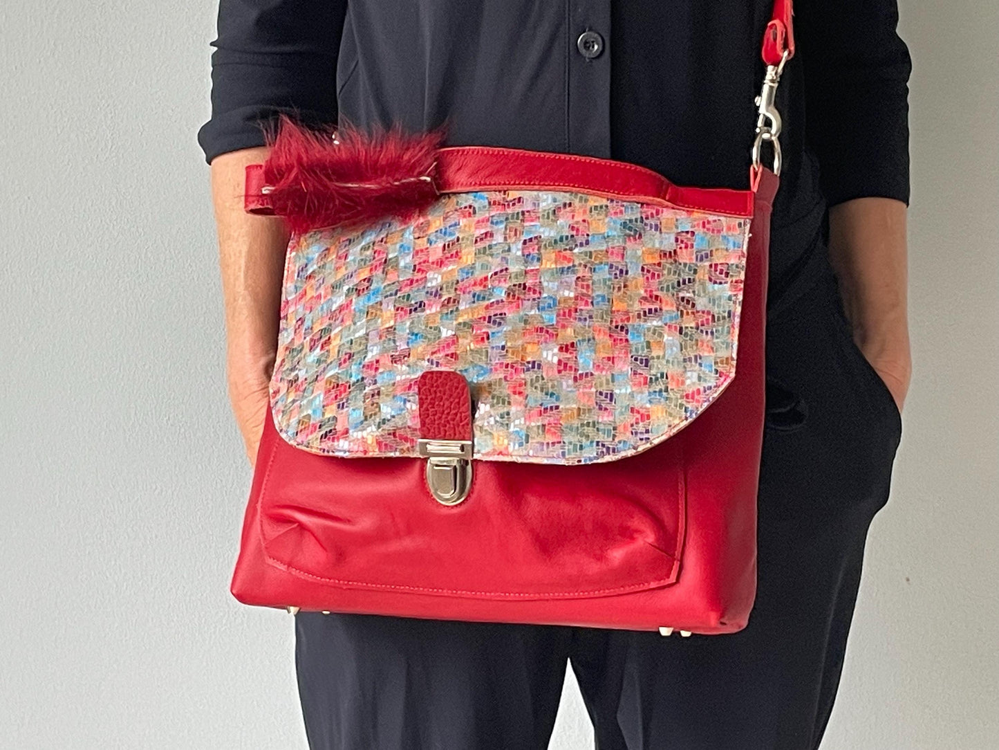 Schoudertas Handtas van Leer met Klep VanStoel#319 ROOD MULTICOLOR | Handgemaakt van HERGEBRUIKT leer | duurzaam is beter