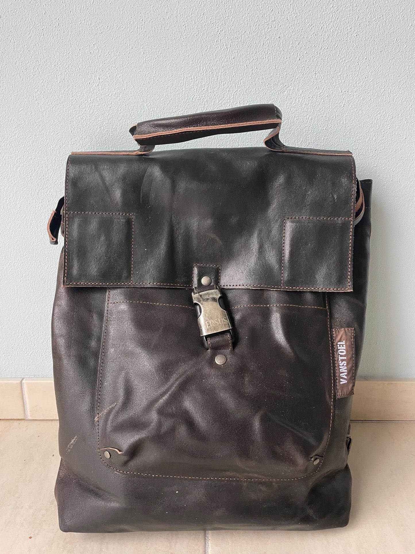 Leren Rugzak VanStoel#342 DONKER BRUIN | Handgemaakt van HERGEBRUIKT leer | duurzaam is beter