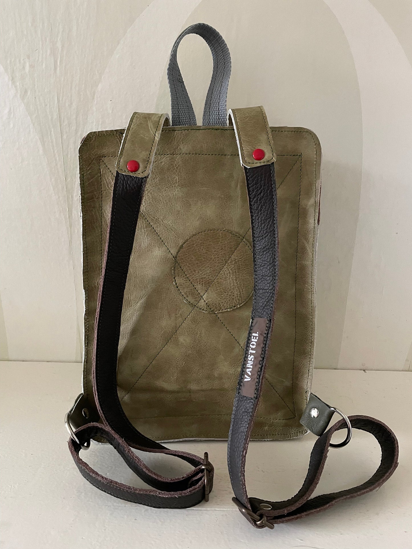 Leren Rugzak VanStoel#331 BRUIN GROEN | Handgemaakt van HERGEBRUIKT leer | duurzaam is beter