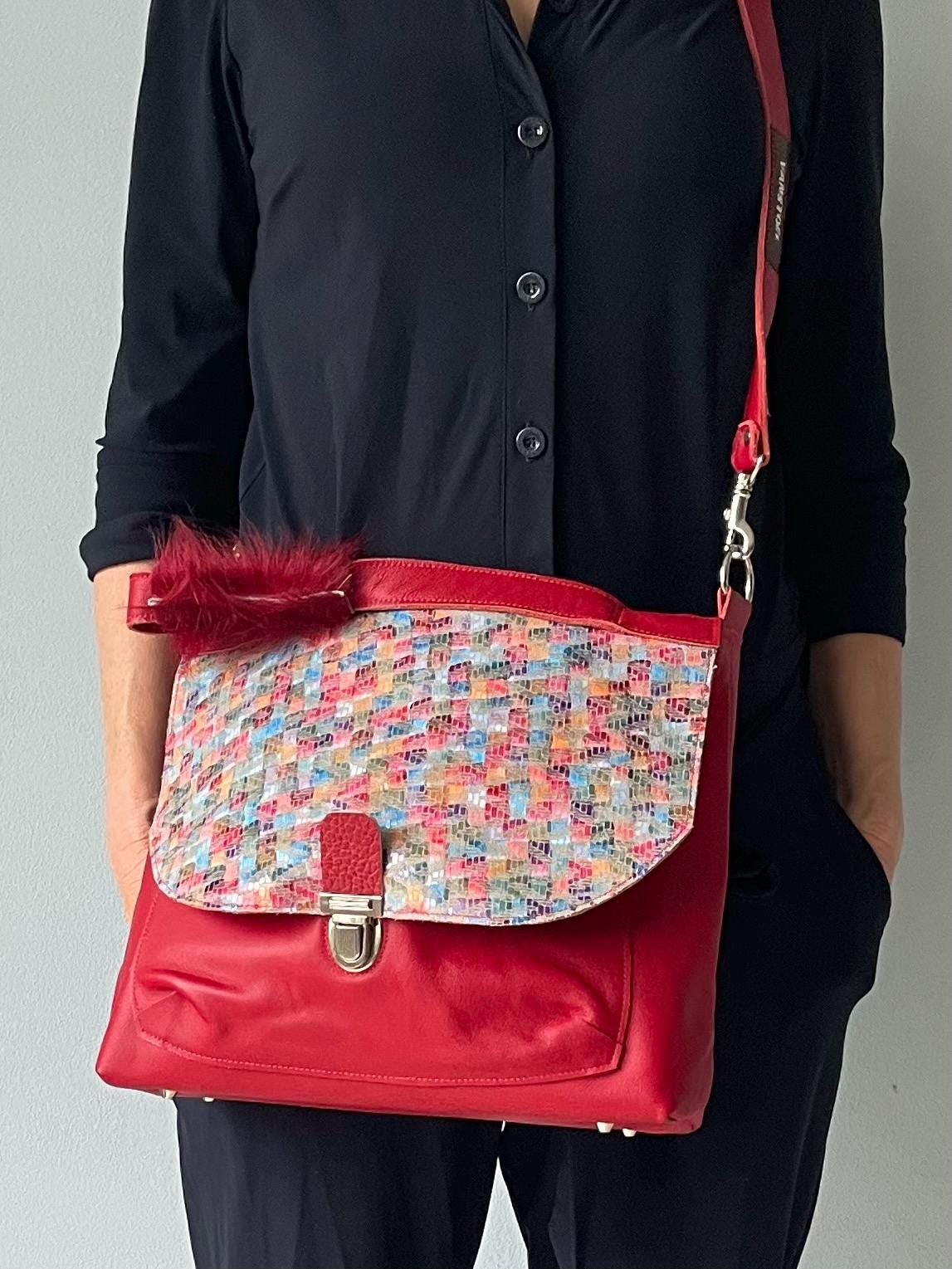 Schoudertas Handtas van Leer met Klep VanStoel#319 ROOD MULTICOLOR | Handgemaakt van HERGEBRUIKT leer | duurzaam is beter