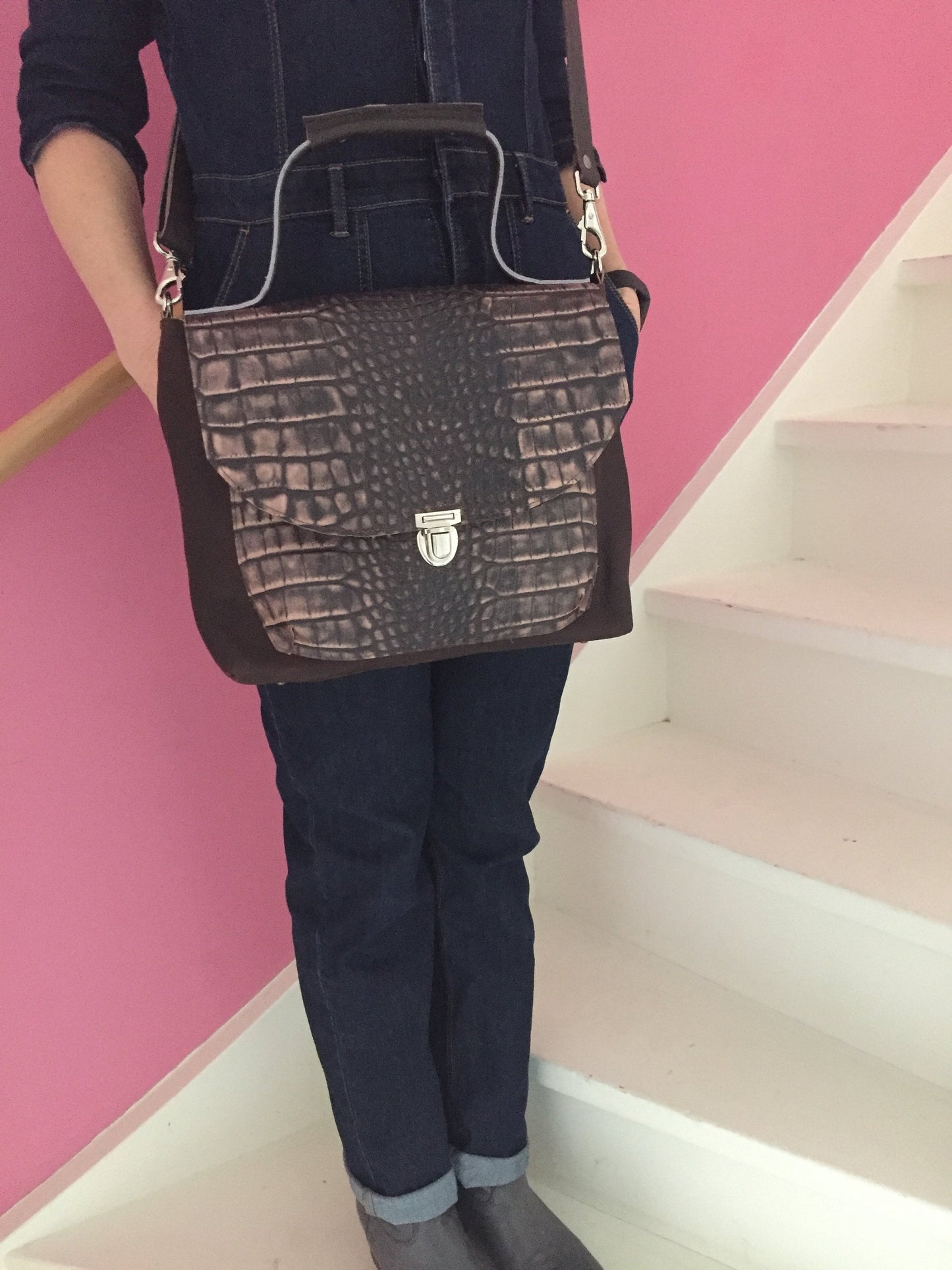 Schoudertas Handtas van Leer met Klep VanStoel#314 BRUIN | Handgemaakt van HERGEBRUIKT leer | duurzaam is beter