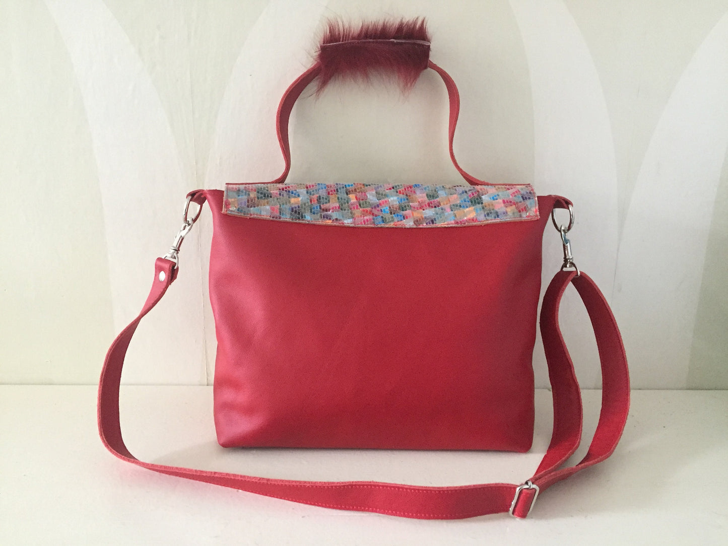 Schoudertas Handtas van Leer met Klep VanStoel#319 ROOD MULTICOLOR | Handgemaakt van HERGEBRUIKT leer | duurzaam is beter