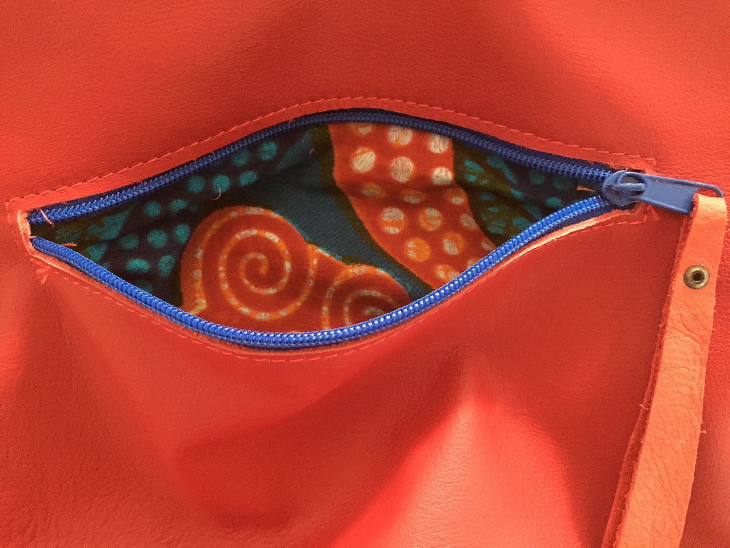 Schoudertas van Leer VanStoel#293 ROOD  | Handgemaakt van HERGEBRUIKT leer | duurzaam is beter