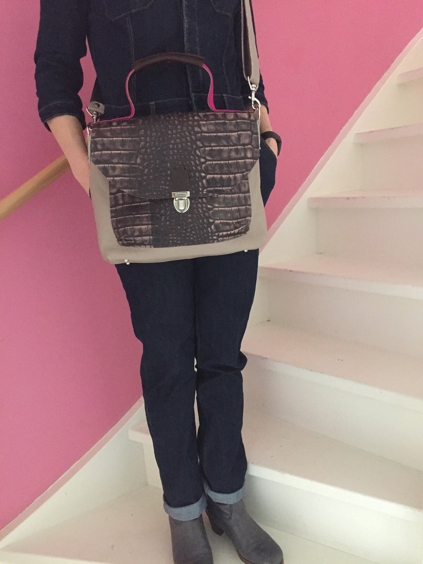 Schoudertas Handtas van Leer met Klep VanStoel#313 BRUIN | Handgemaakt van HERGEBRUIKT leer | duurzaam is beter