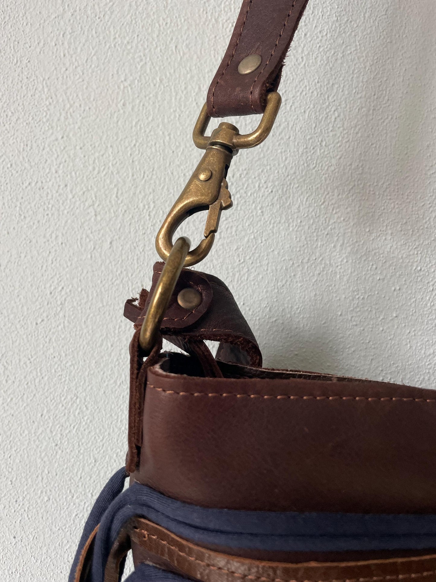 Schoudertas van Leer VanStoel#276 DONKER BRUIN | Handgemaakt van HERGEBRUIKT leer | duurzaam is beter