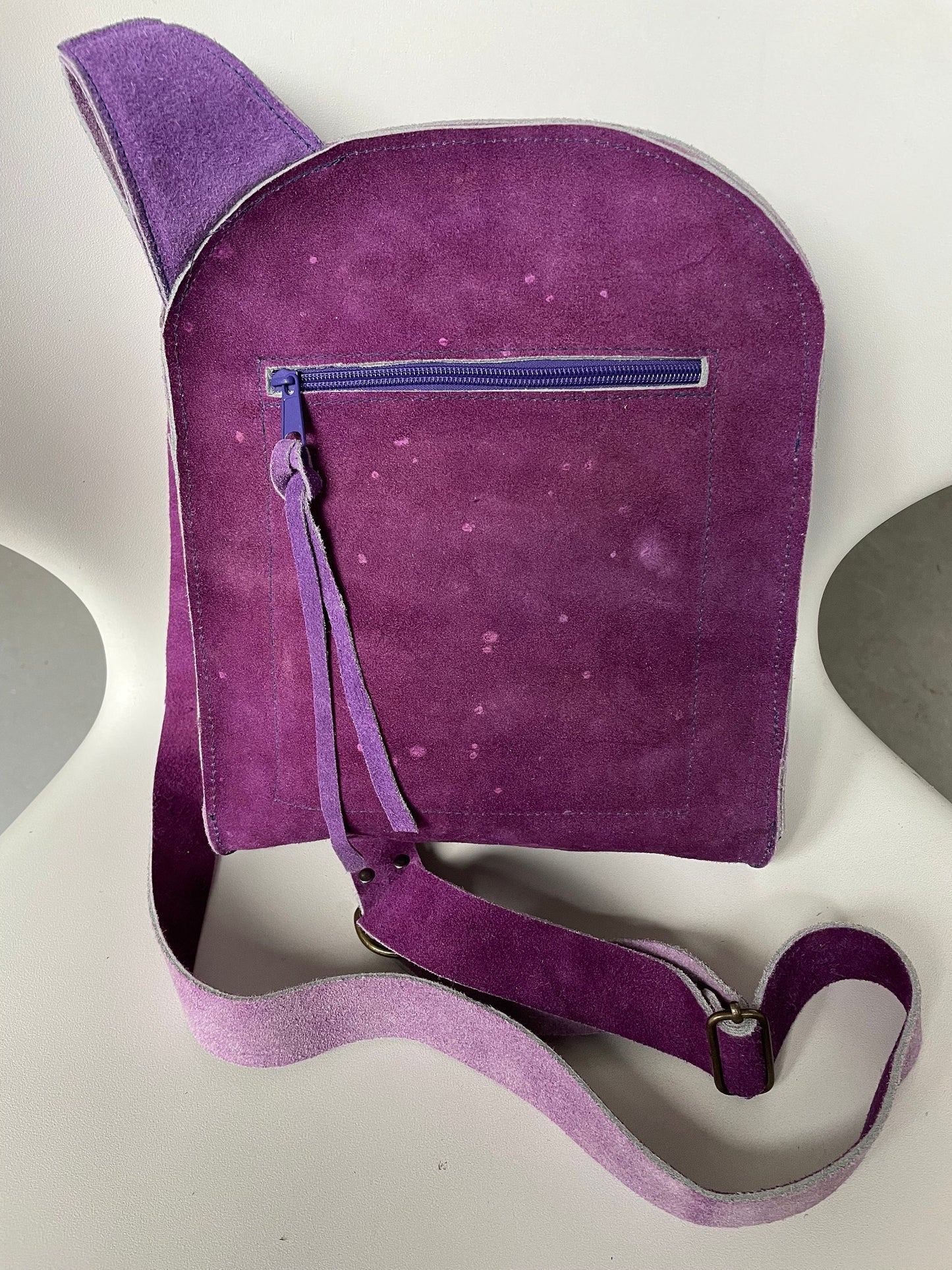 Leren Buiktas VanStoel#333 Paars | Handgemaakt van HERGEBRUIKT leer | duurzaam is beter