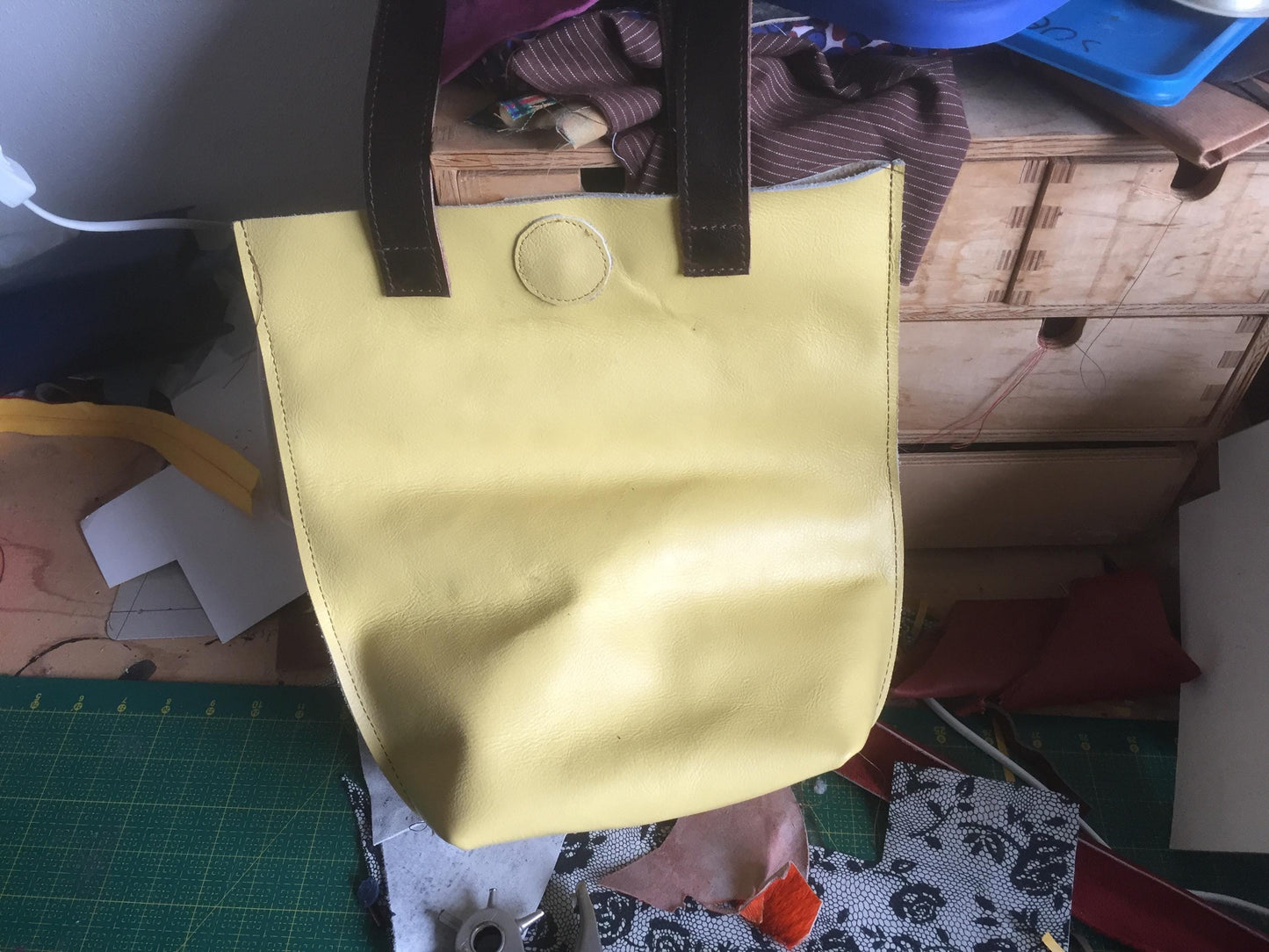 Stevige Kleine Shopper van Leer VanStoel#274 GEEL | Handgemaakt van HERGEBRUIKT leer | duurzaam is beter