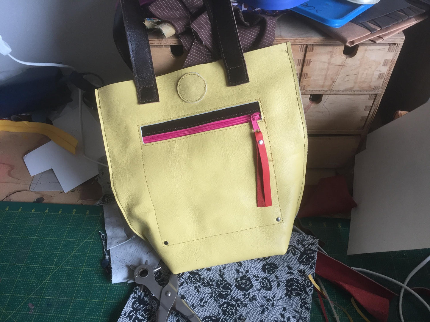 Stevige Kleine Shopper van Leer VanStoel#274 GEEL | Handgemaakt van HERGEBRUIKT leer | duurzaam is beter