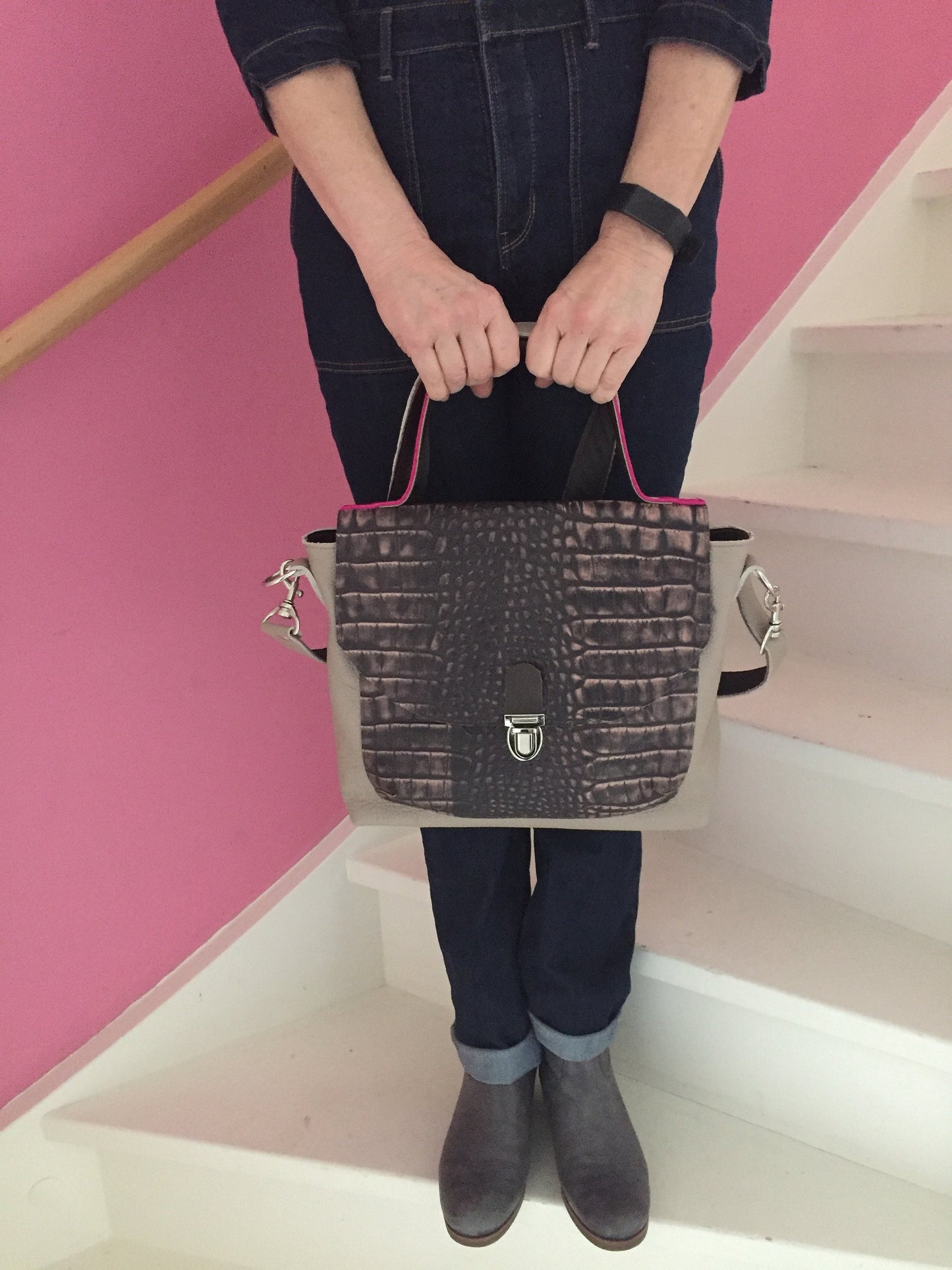 Schoudertas Handtas van Leer met Klep VanStoel#313 BRUIN | Handgemaakt van HERGEBRUIKT leer | duurzaam is beter