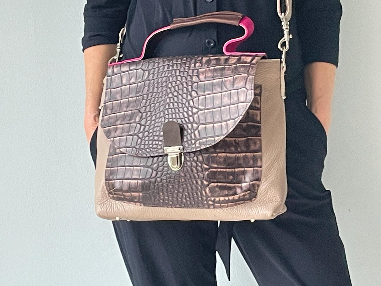 Schoudertas Handtas van Leer met Klep VanStoel#313 BRUIN | Handgemaakt van HERGEBRUIKT leer | duurzaam is beter