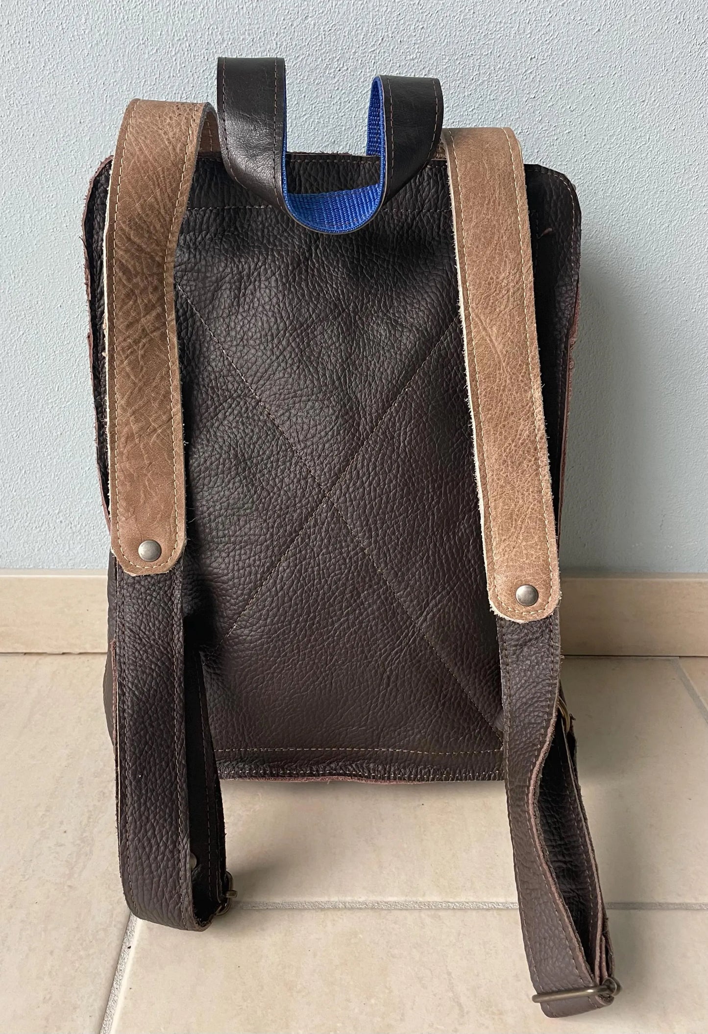 Leren Rugzak VanStoel#337 BRUIN MOTIEF | Handgemaakt van HERGEBRUIKT leer | duurzaam is beter