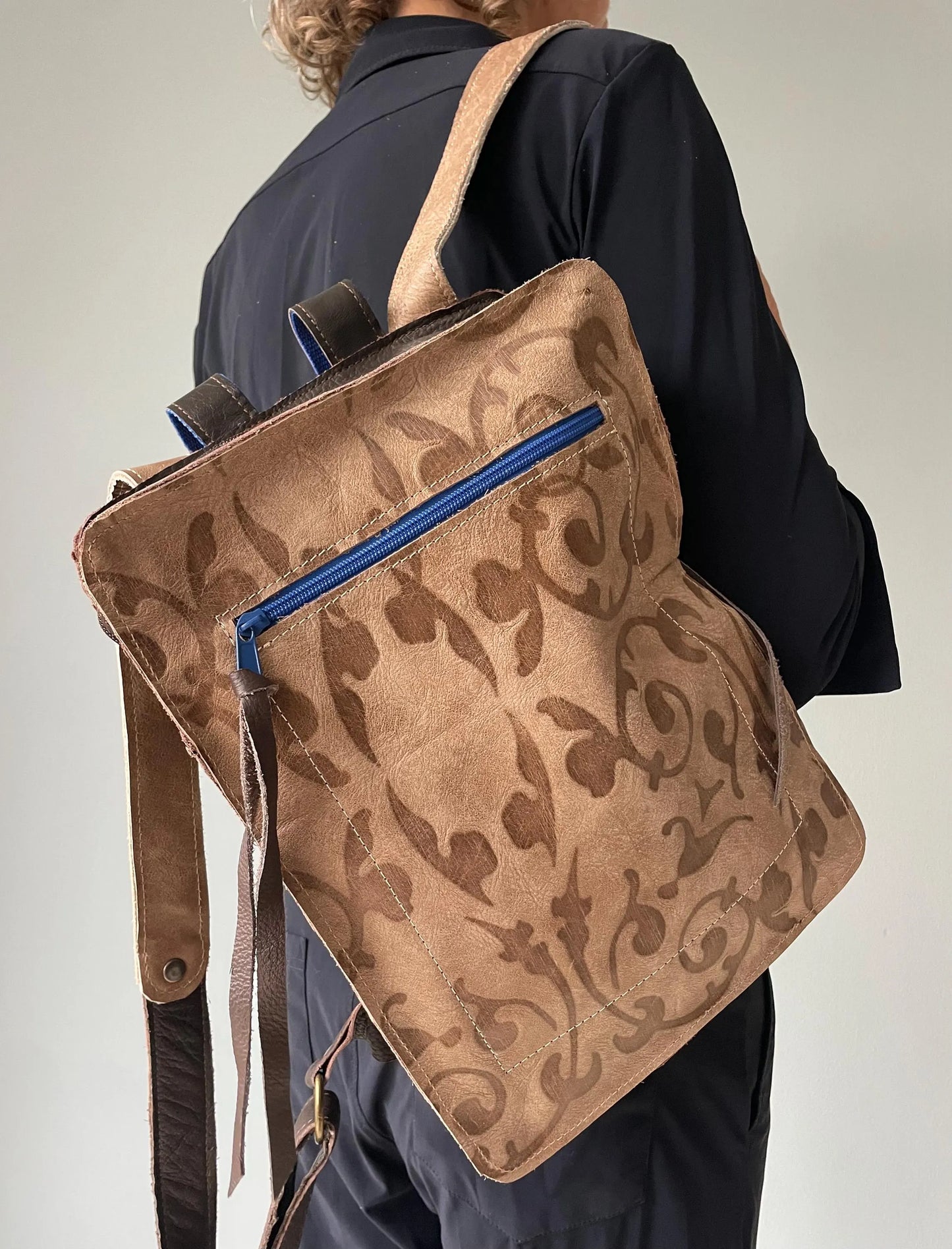 Leren Rugzak VanStoel#337 BRUIN MOTIEF | Handgemaakt van HERGEBRUIKT leer | duurzaam is beter